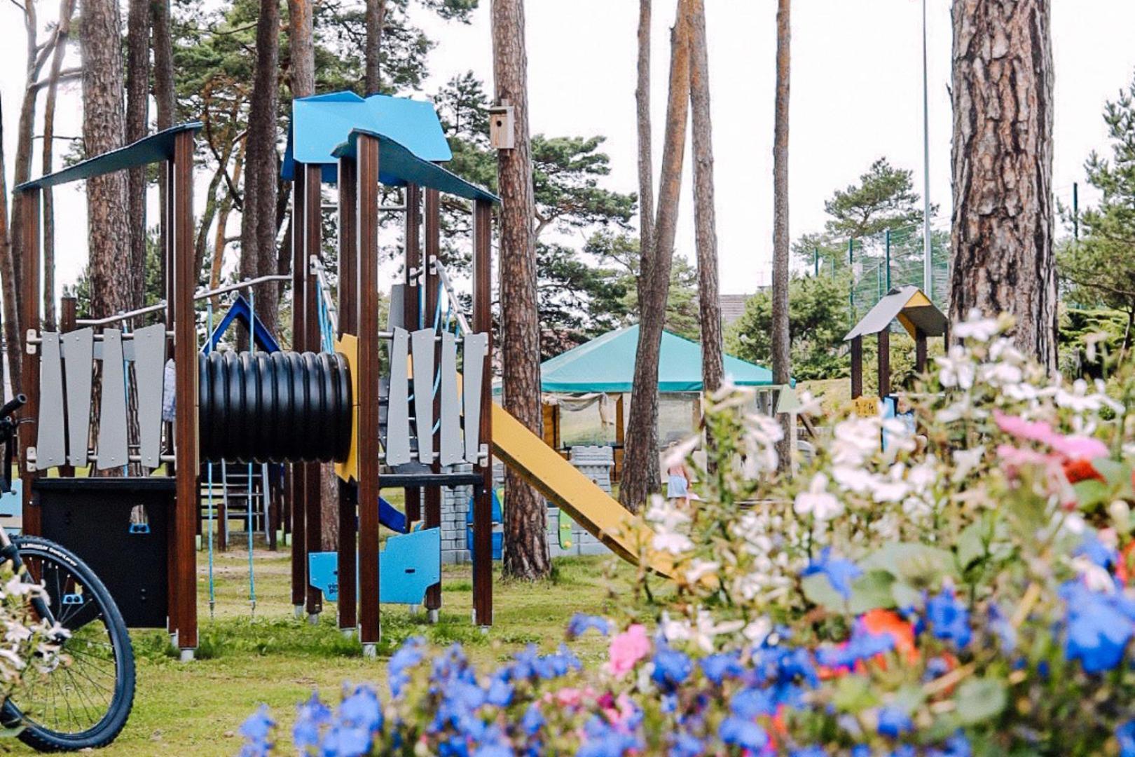 Forest Family Resort - Domki Caloroczne Ustka Kültér fotó