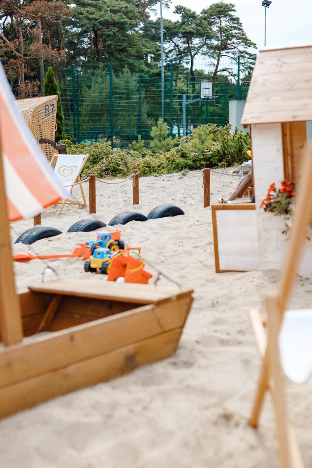 Forest Family Resort - Domki Caloroczne Ustka Kültér fotó