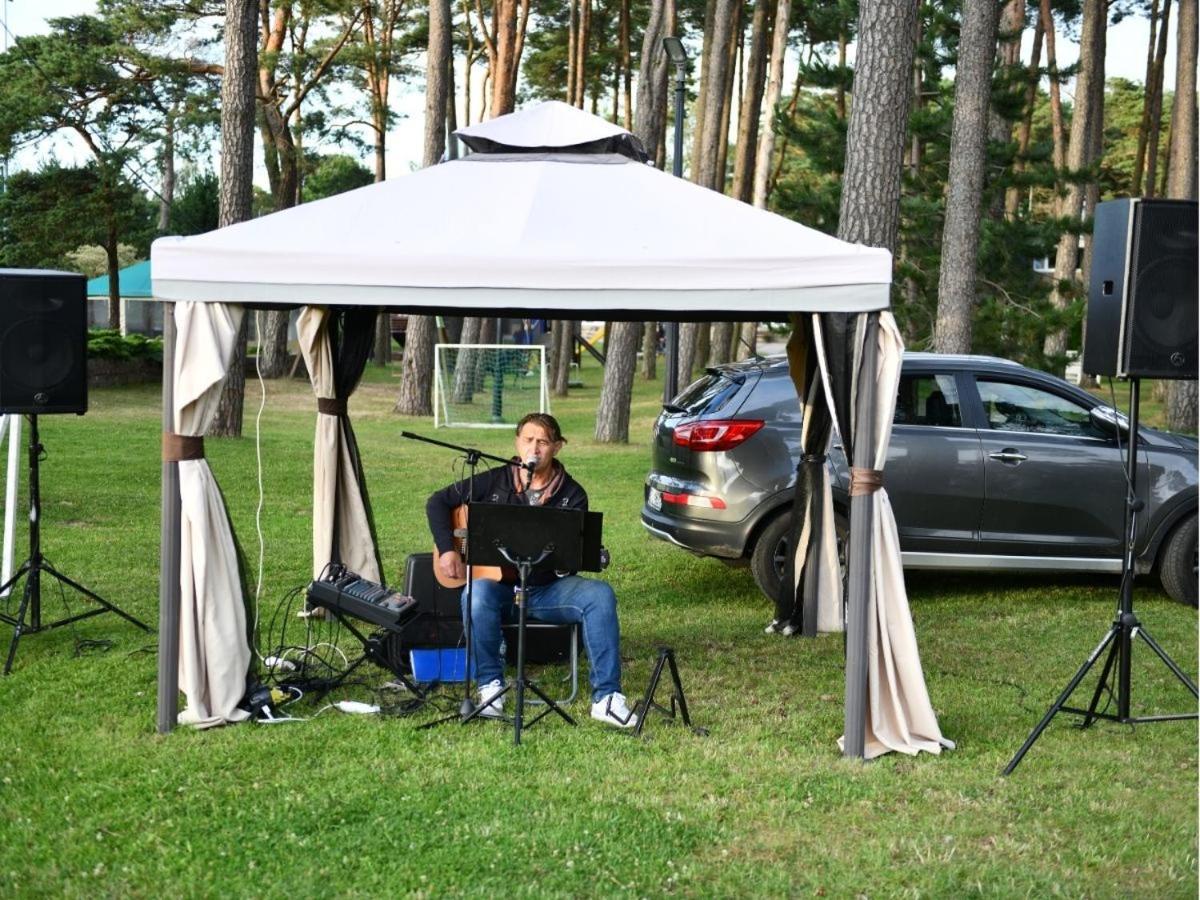 Forest Family Resort - Domki Caloroczne Ustka Kültér fotó