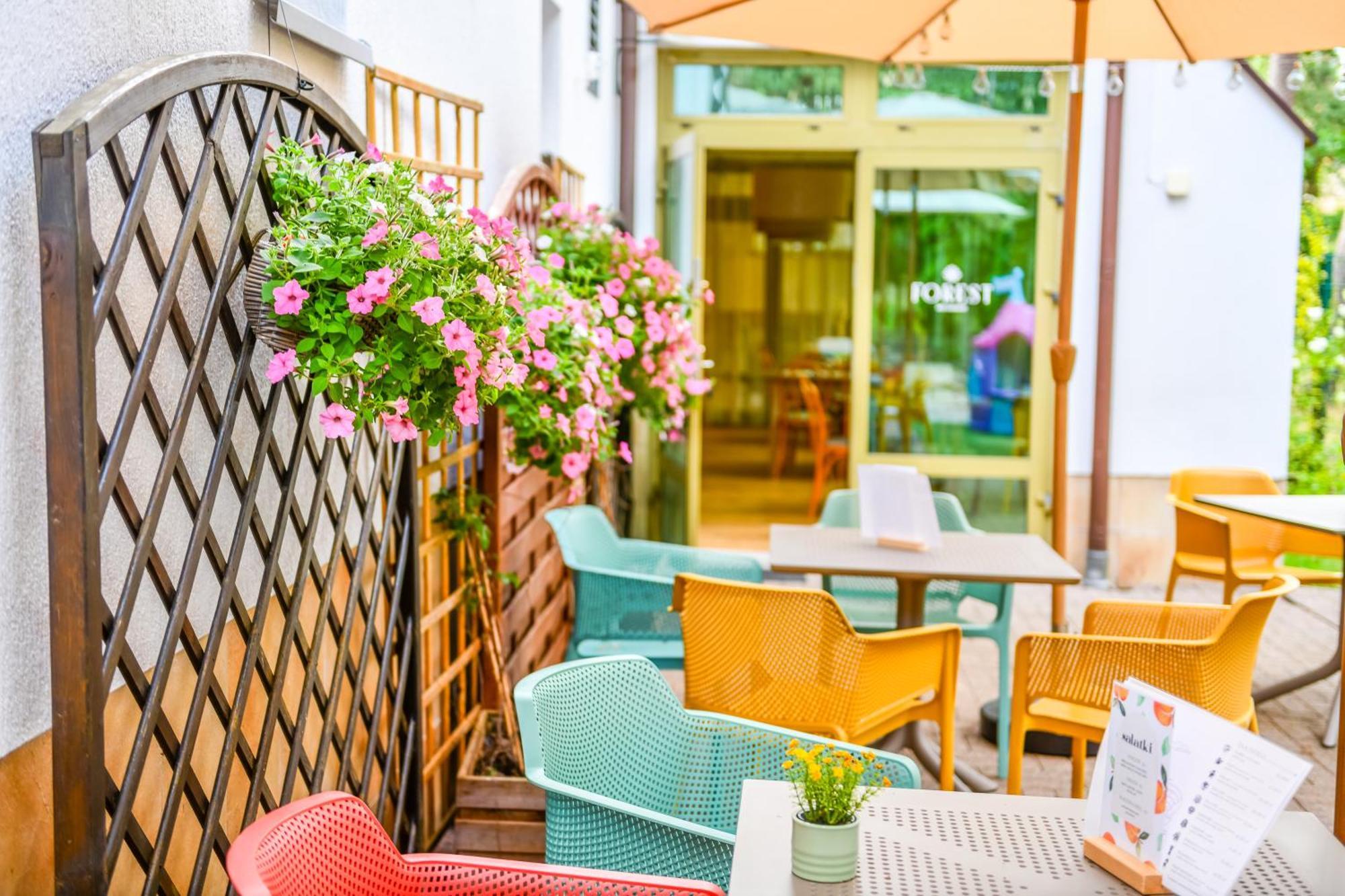 Forest Family Resort - Domki Caloroczne Ustka Kültér fotó