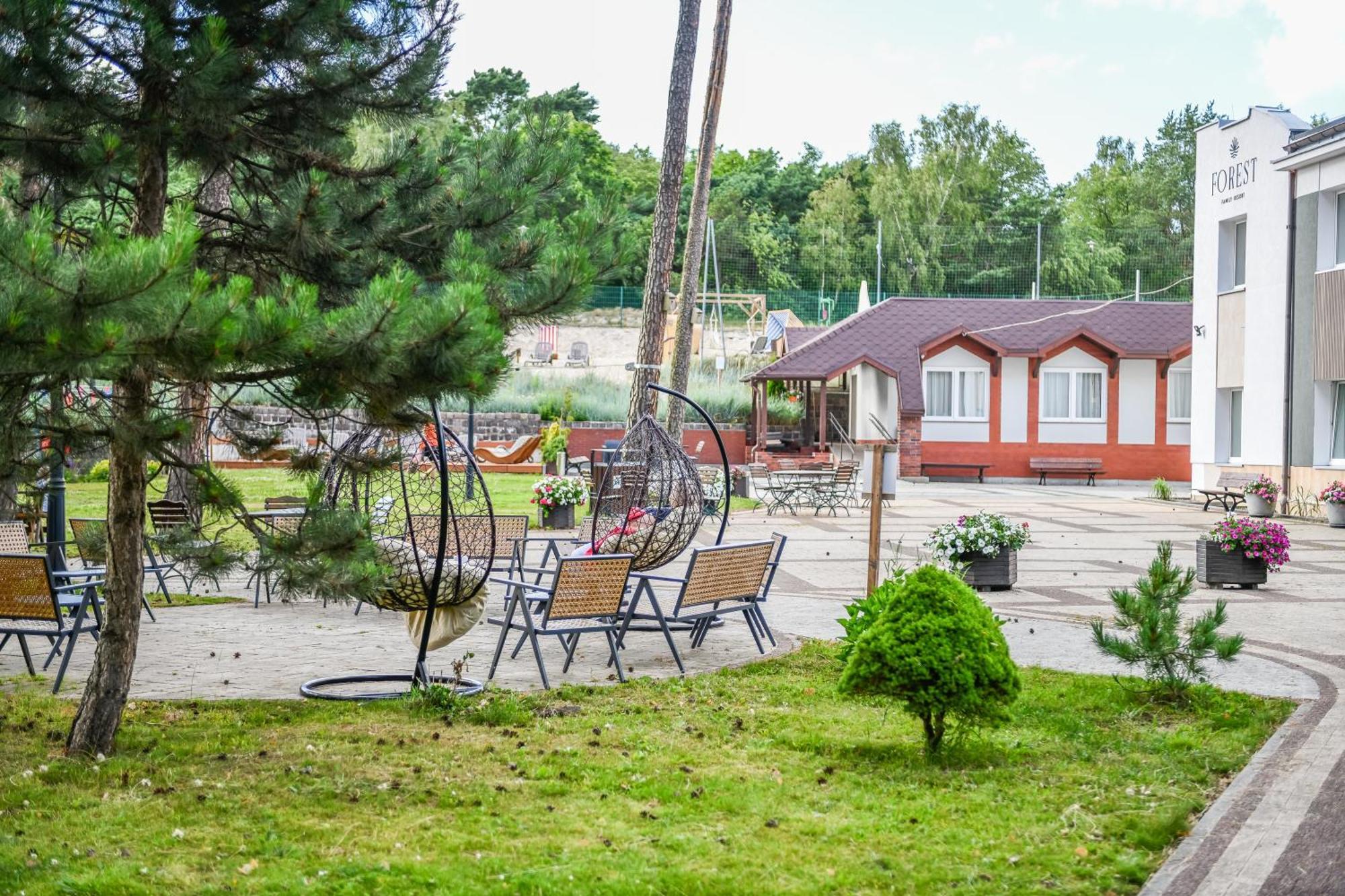 Forest Family Resort - Domki Caloroczne Ustka Kültér fotó