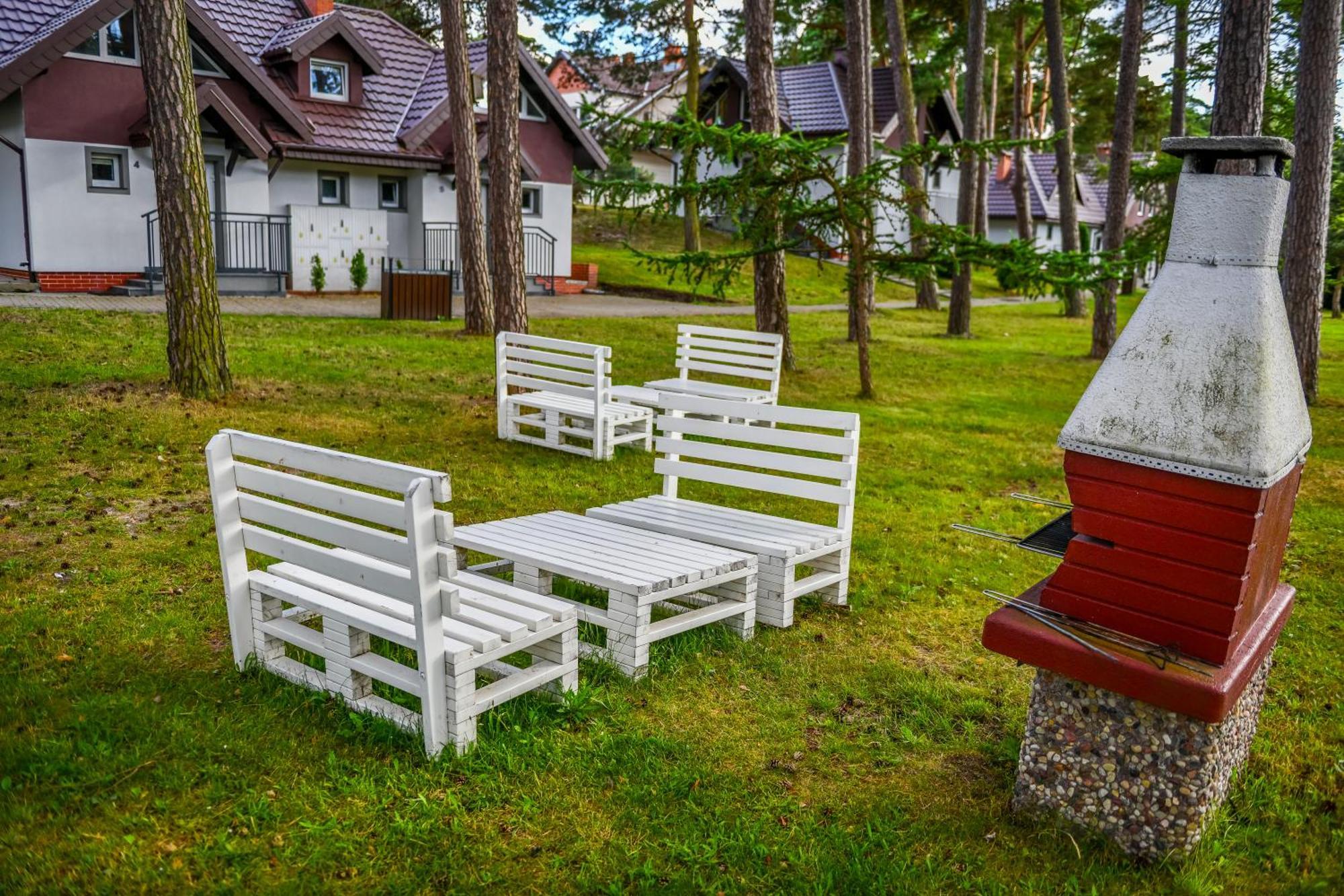 Forest Family Resort - Domki Caloroczne Ustka Kültér fotó