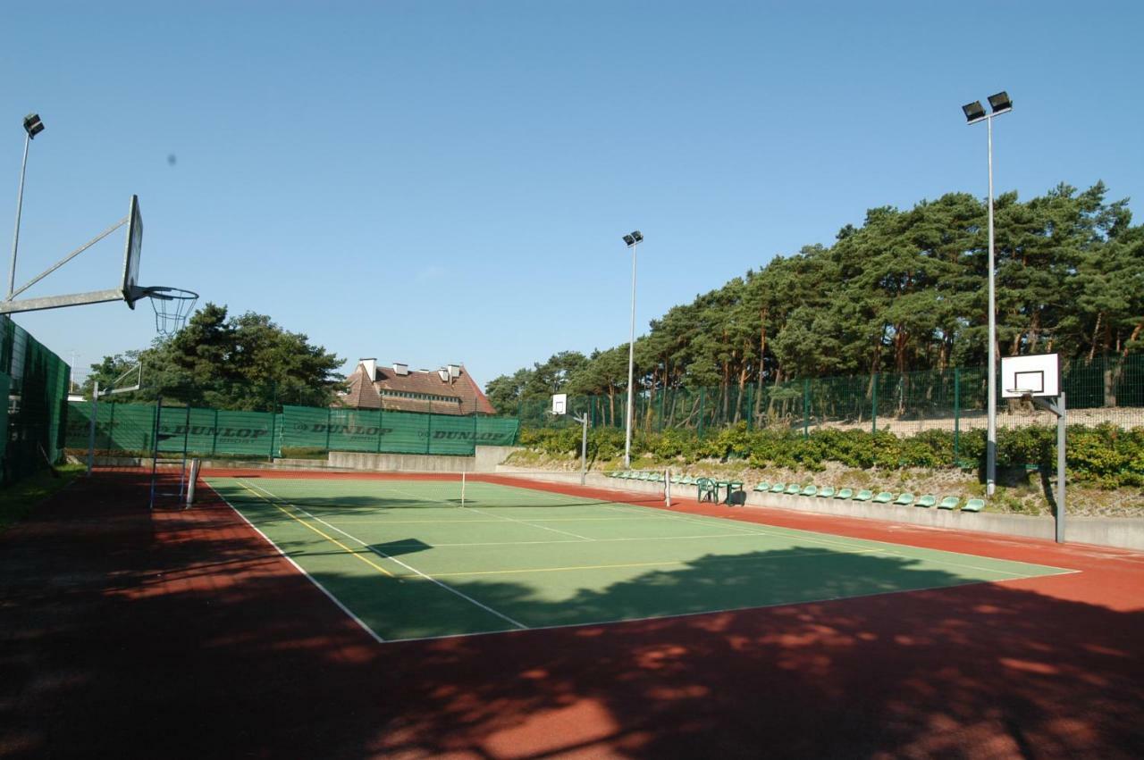 Forest Family Resort - Domki Caloroczne Ustka Kültér fotó