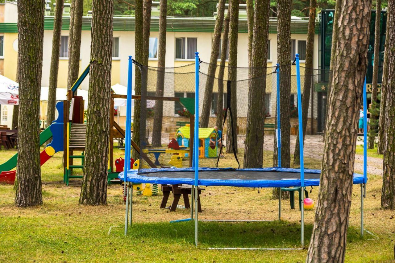 Forest Family Resort - Domki Caloroczne Ustka Kültér fotó